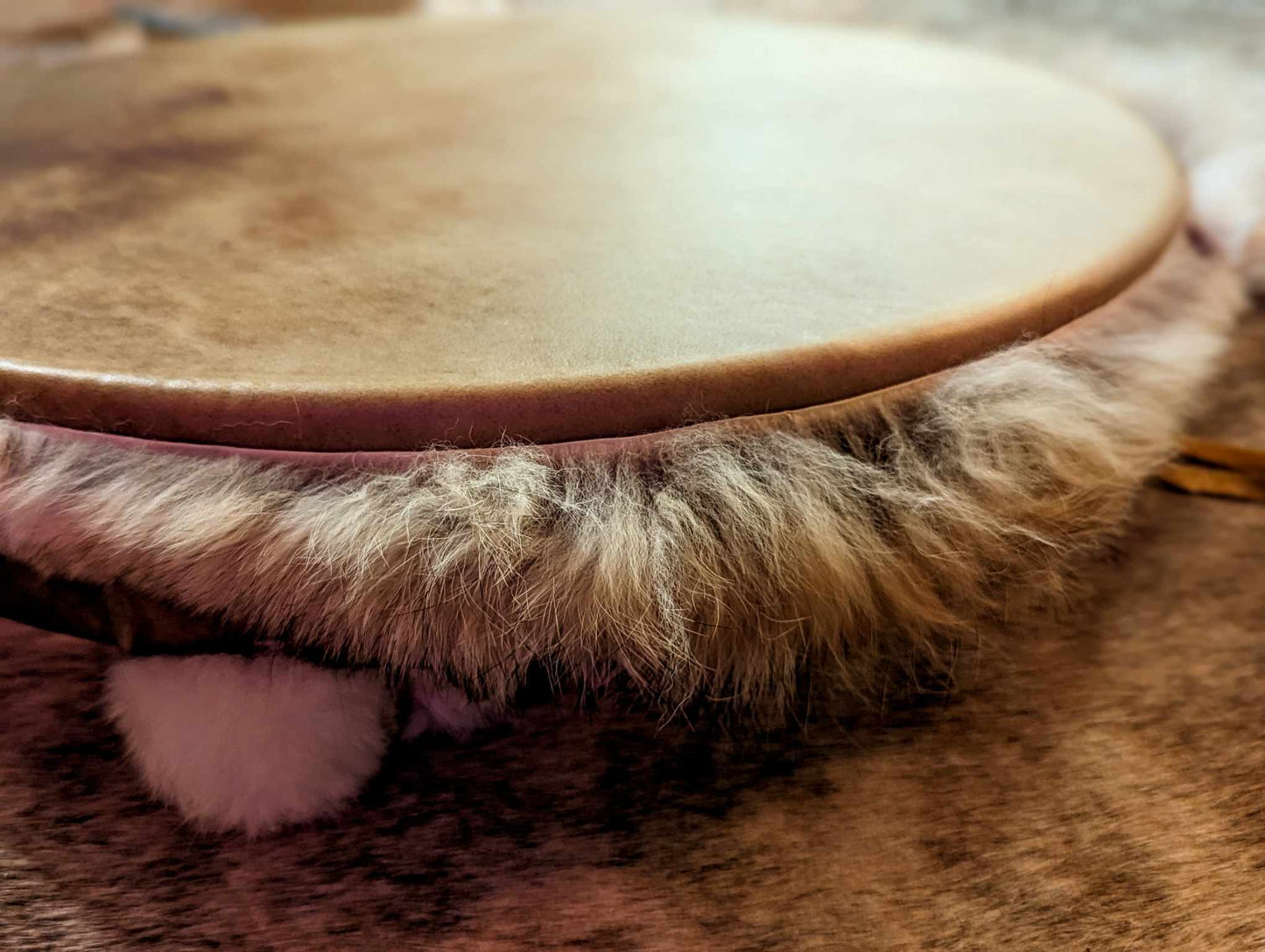 20 Inch Natural Elk Skin Drum With Coyote Fur and Alder Wood Rabbit Fur Beater