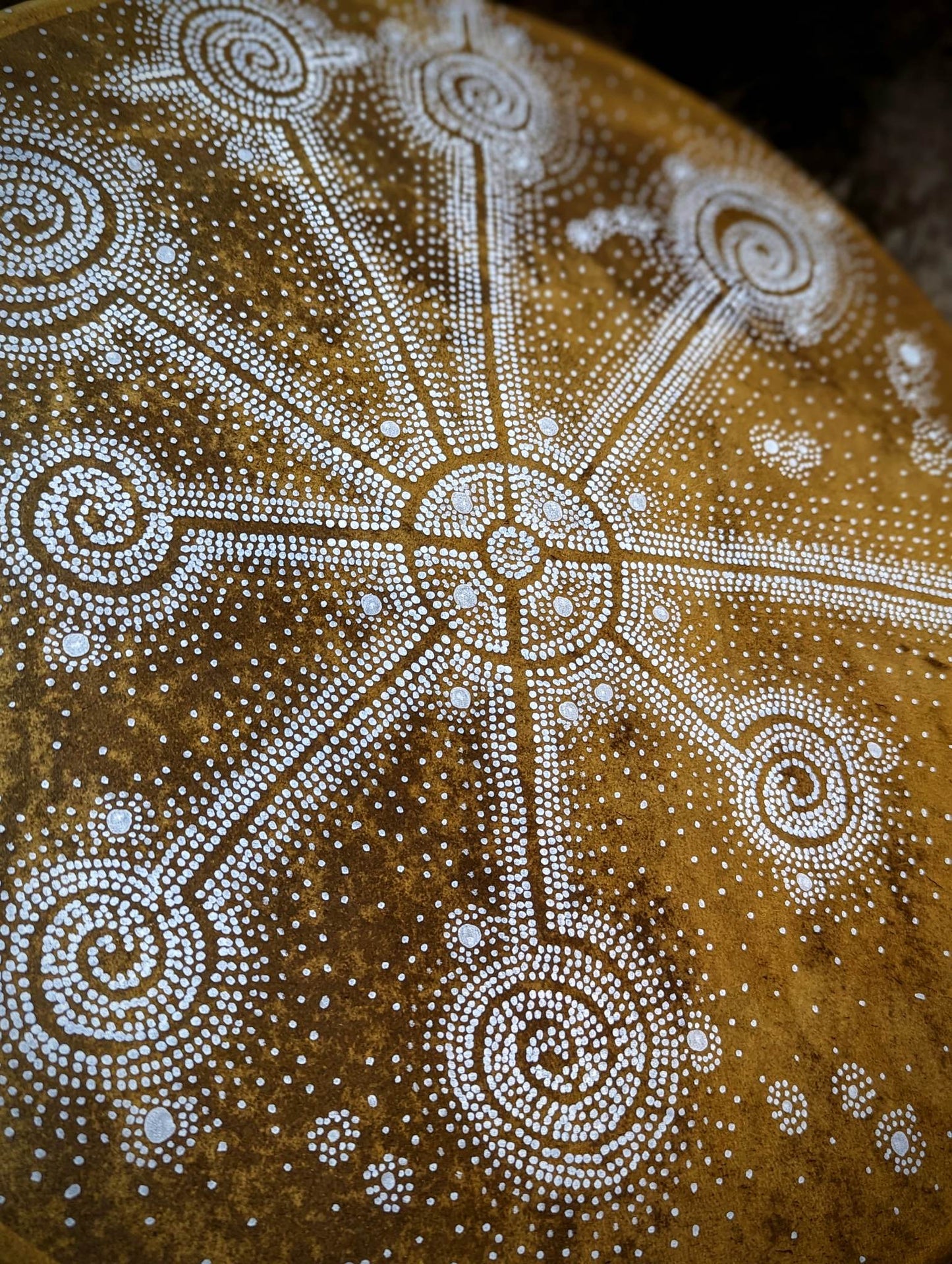 Dróttinnrúm 16 Inch Elk Hide Shaman Drum With Alder Wood Beater