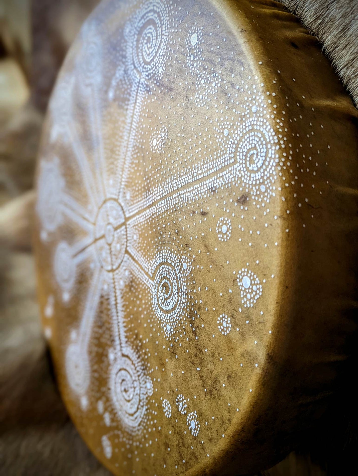 Dróttinnrúm 16 Inch Elk Hide Shaman Drum With Alder Wood Beater