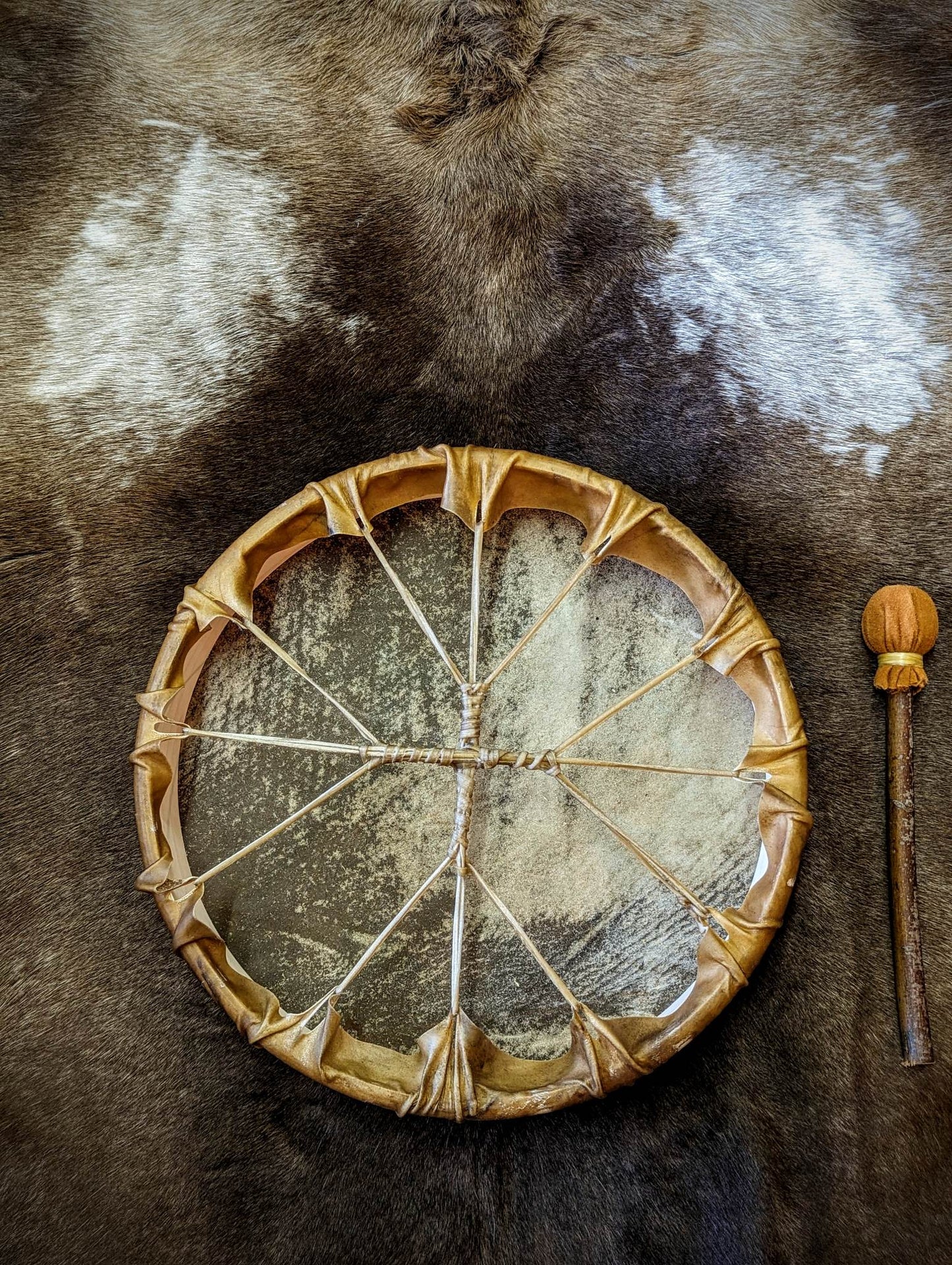 Dróttinnrúm 16 Inch Elk Hide Shaman Drum With Alder Wood Beater