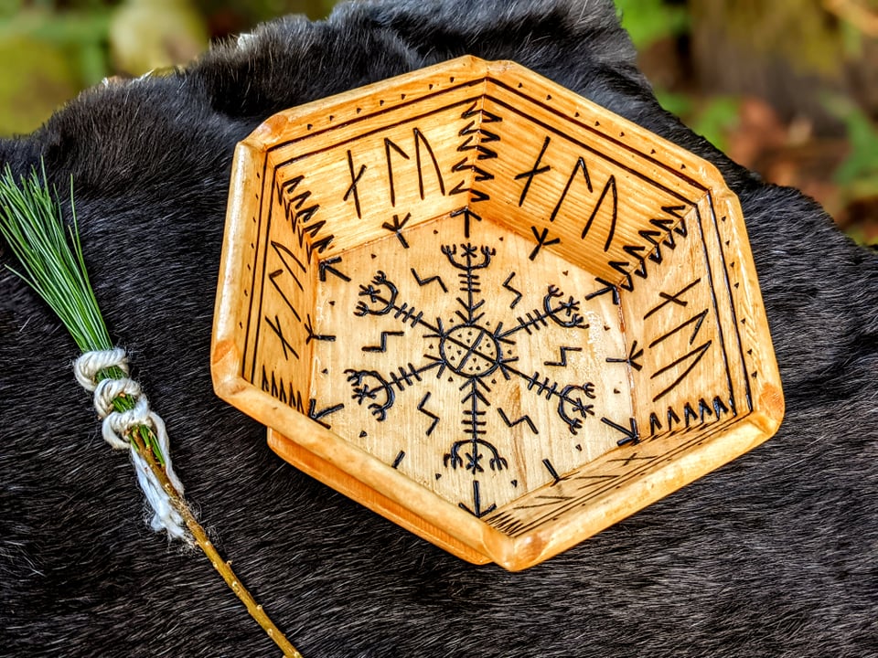 Blotjarl Hlautboli Norse Pagan Altar Bowl Offering Plate Blot Bowl Runes + Incantations