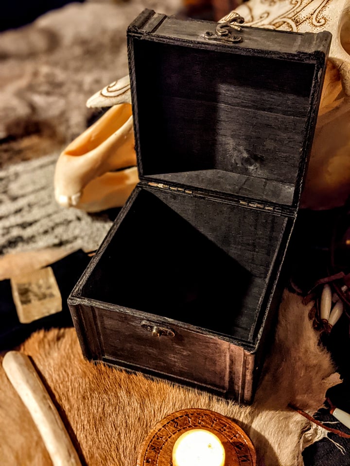 Engraved Latching Valknut Box | Norse Pagan Altar Box | Asatru Altar | Odin Altar Box