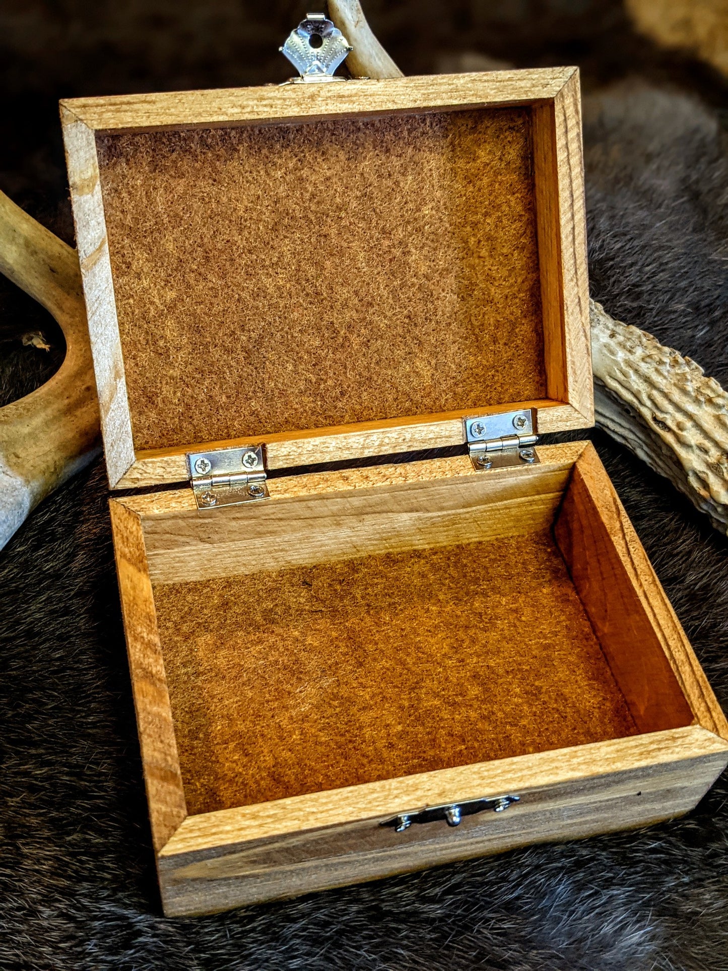 Felted Drakkar /Sun Wheel Rune Chest / Box Mahogany 24 Elder Futhark Rune Set