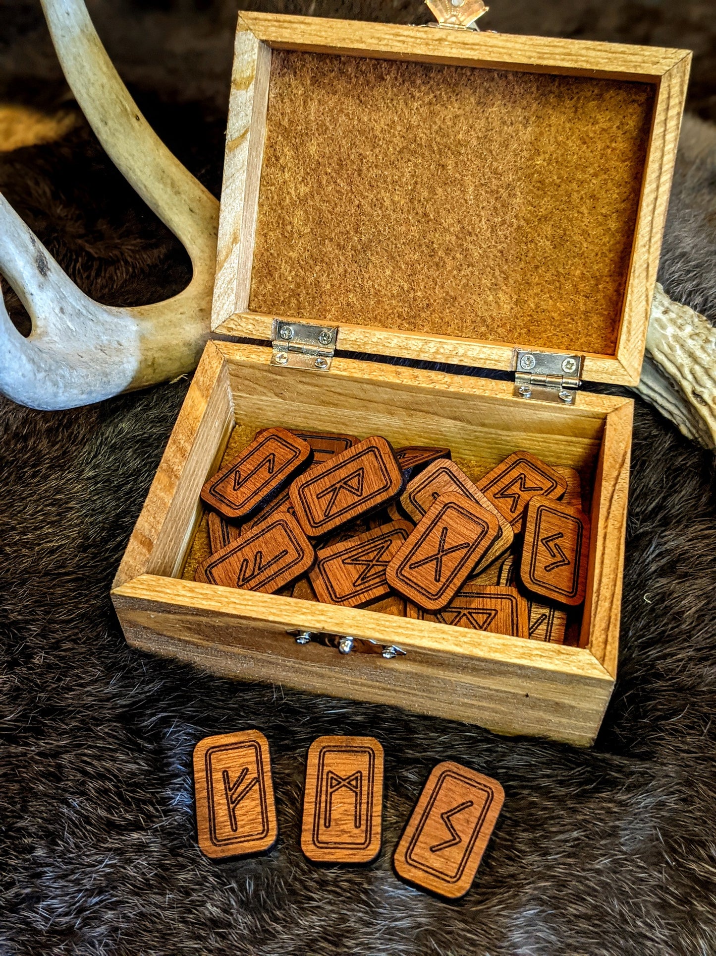 Felted Drakkar /Sun Wheel Rune Chest / Box Mahogany 24 Elder Futhark Rune Set