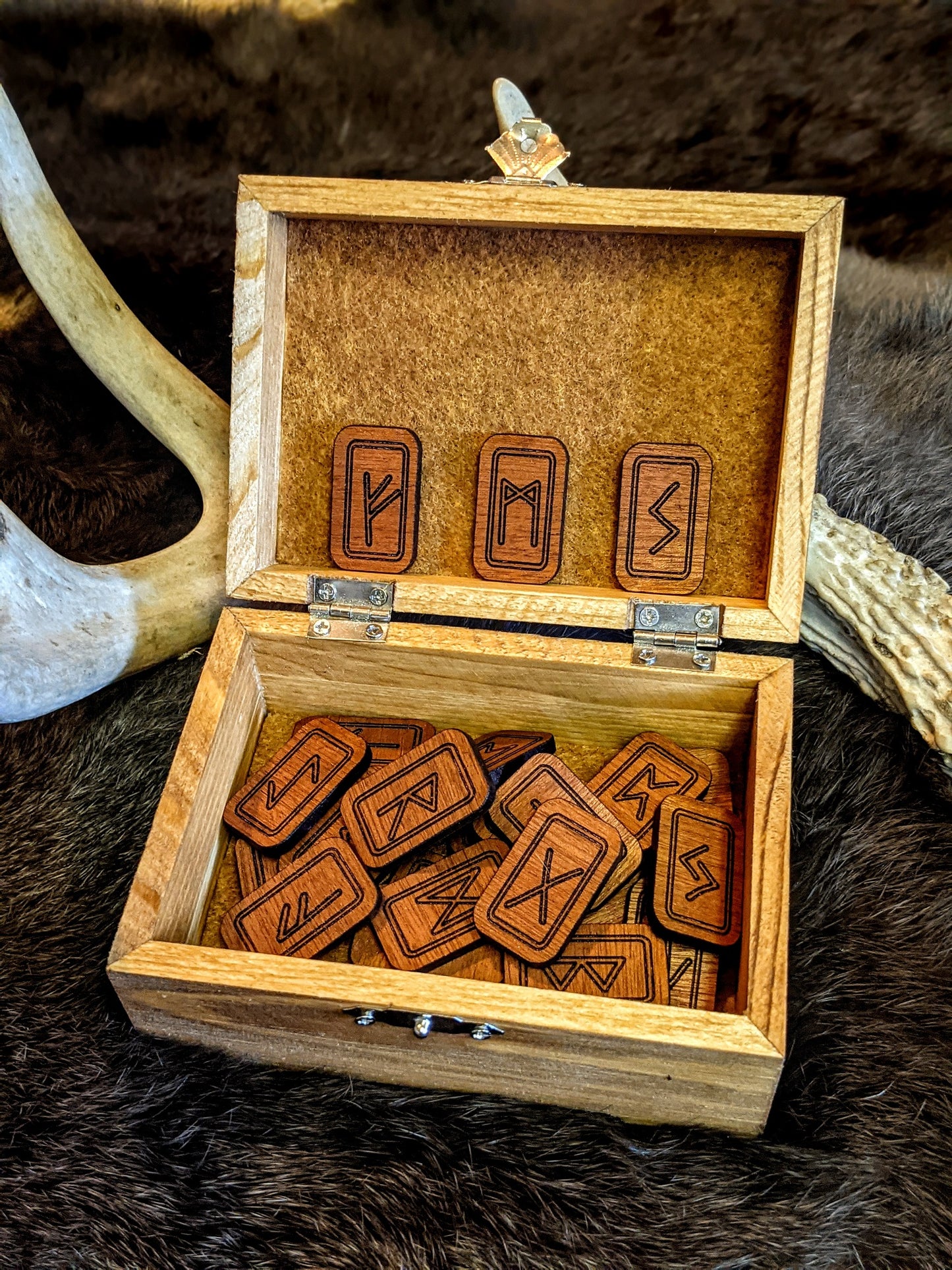 Felted Drakkar /Sun Wheel Rune Chest / Box Mahogany 24 Elder Futhark Rune Set