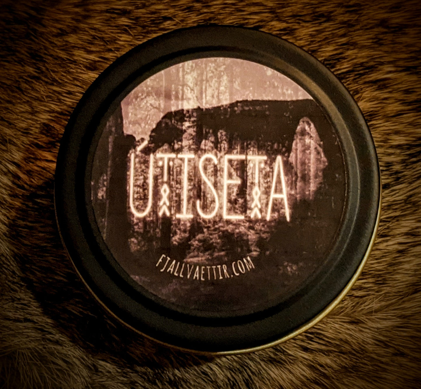 Utiseta 4oz Black Tin Candle | Wet Stone + Soil