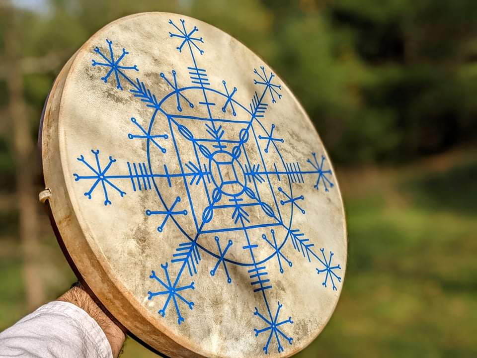 Blár Gandreiðarstafur 18" Goat Skin Shaman Drum, Willow Branch Rabbit Fur Beater, Wool Wrapping