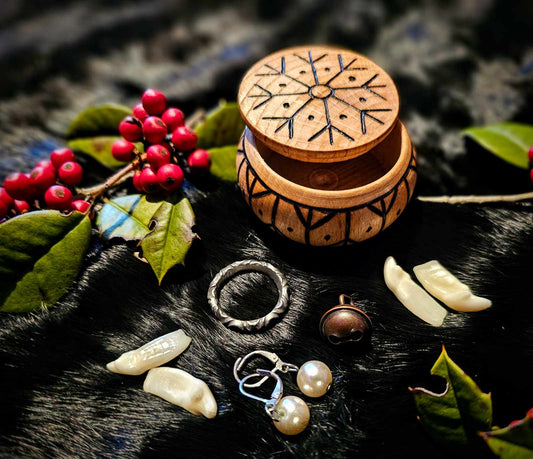 Snowflake Stave Algiz Wood Small Box
