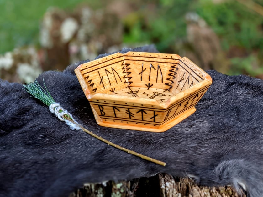 Blotjarl Hlautboli Norse Pagan Altar Bowl Offering Plate Blot Bowl Runes + Incantations