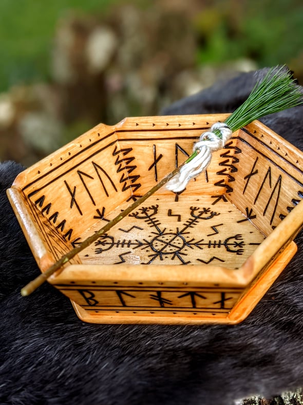 Blotjarl Hlautboli Norse Pagan Altar Bowl Offering Plate Blot Bowl Runes + Incantations