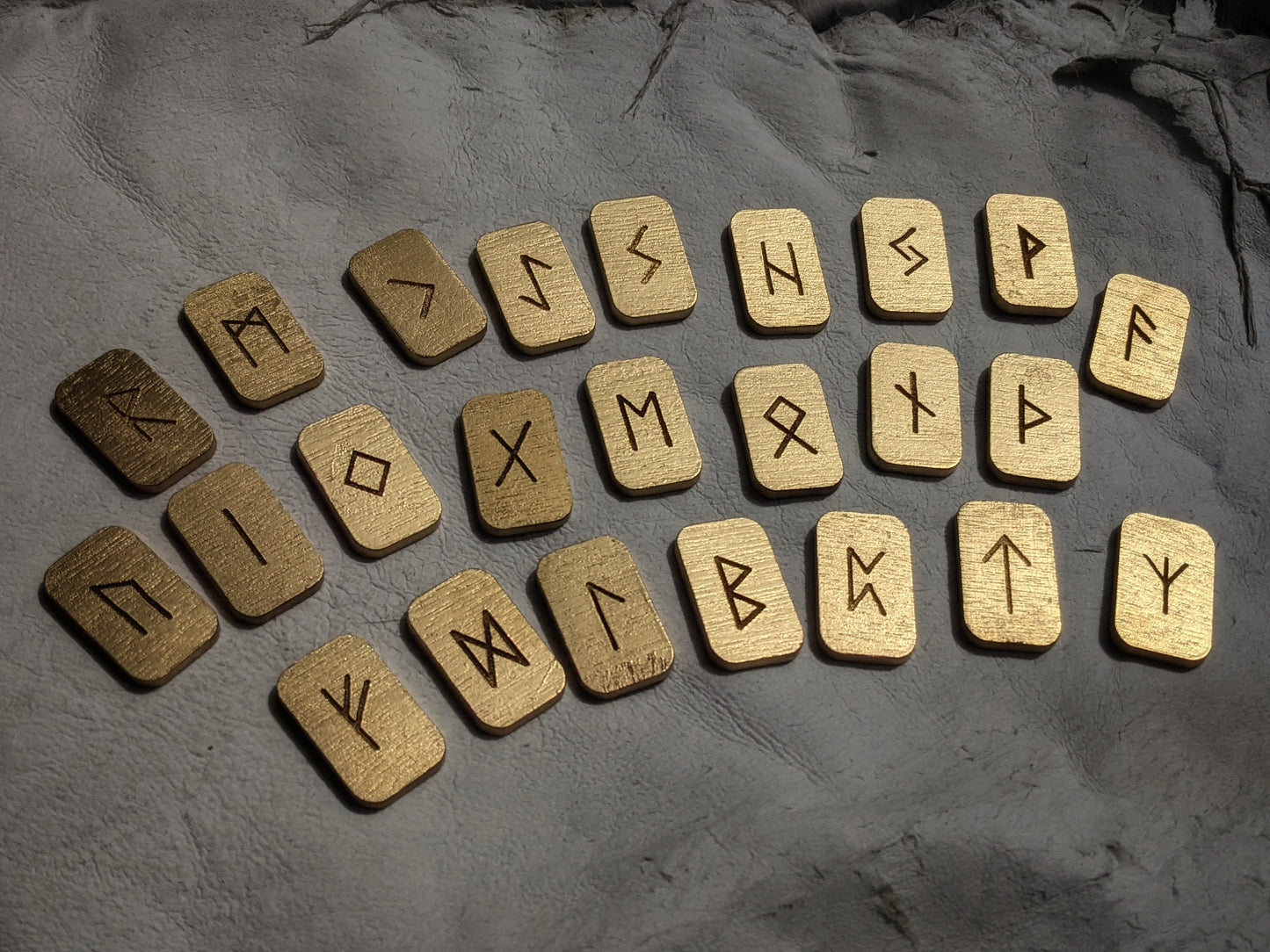 Gold Lacquer Mahogany Elder Futhark Rune Set 24 Runes Norse Pagan With Bag