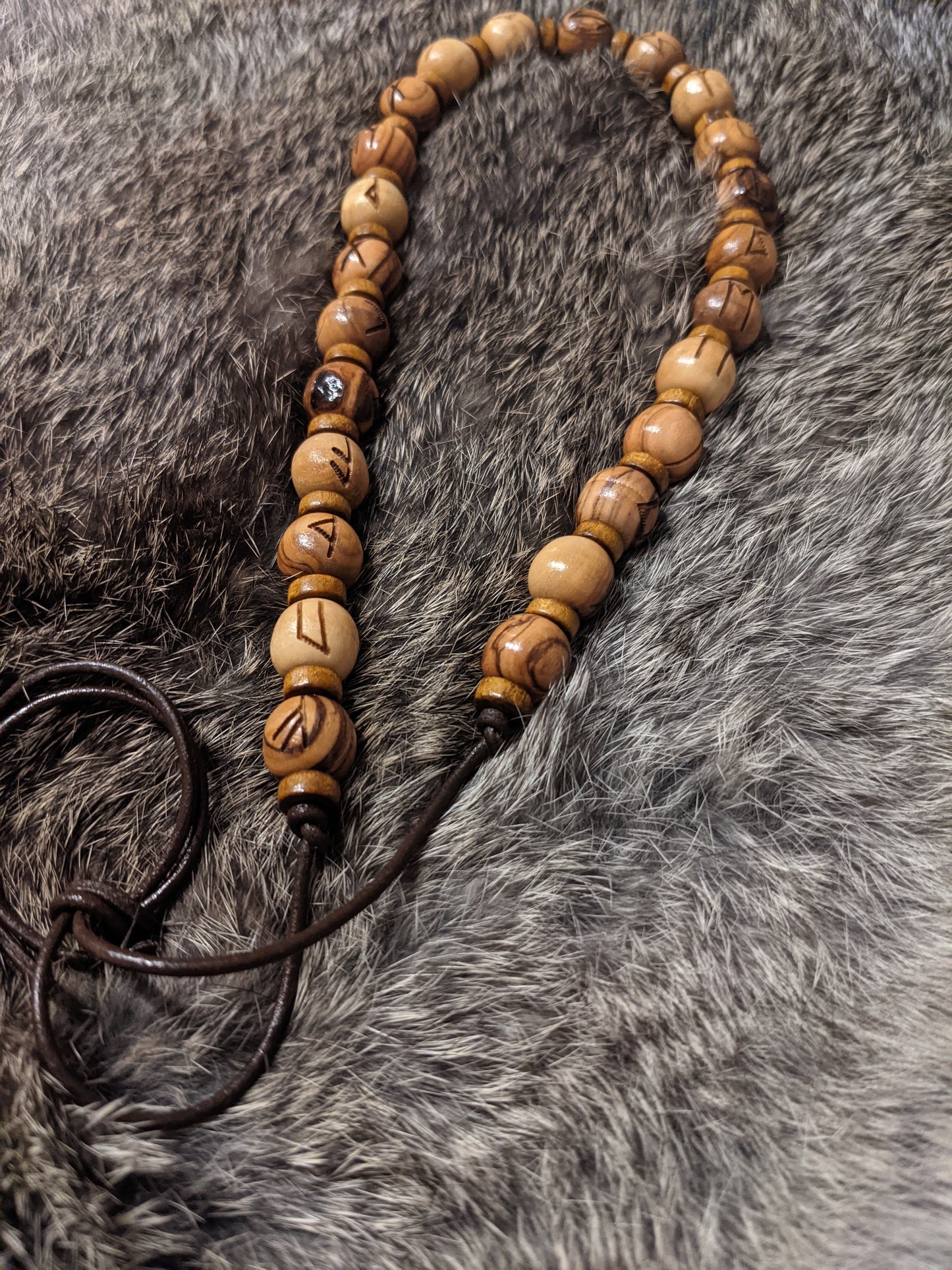 Heathen Runic Meditation Beads Shaman Asatru Volva Rune Bead Strand Beaded Wooden Necklace Galdr Chain