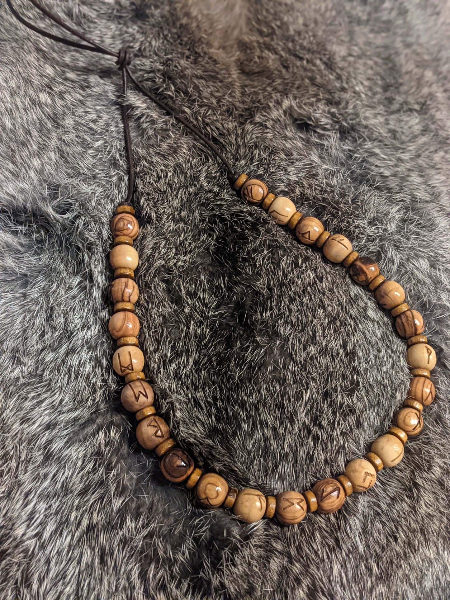 Heathen Runic Meditation Beads Shaman Asatru Volva Rune Bead Strand Beaded Wooden Necklace Galdr Chain