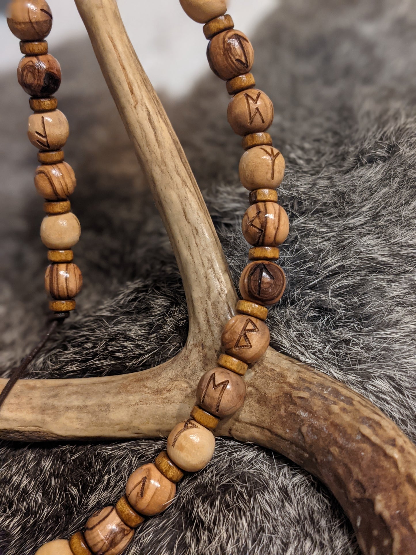 Heathen Runic Meditation Beads Shaman Asatru Volva Rune Bead Strand Beaded Wooden Necklace Galdr Chain