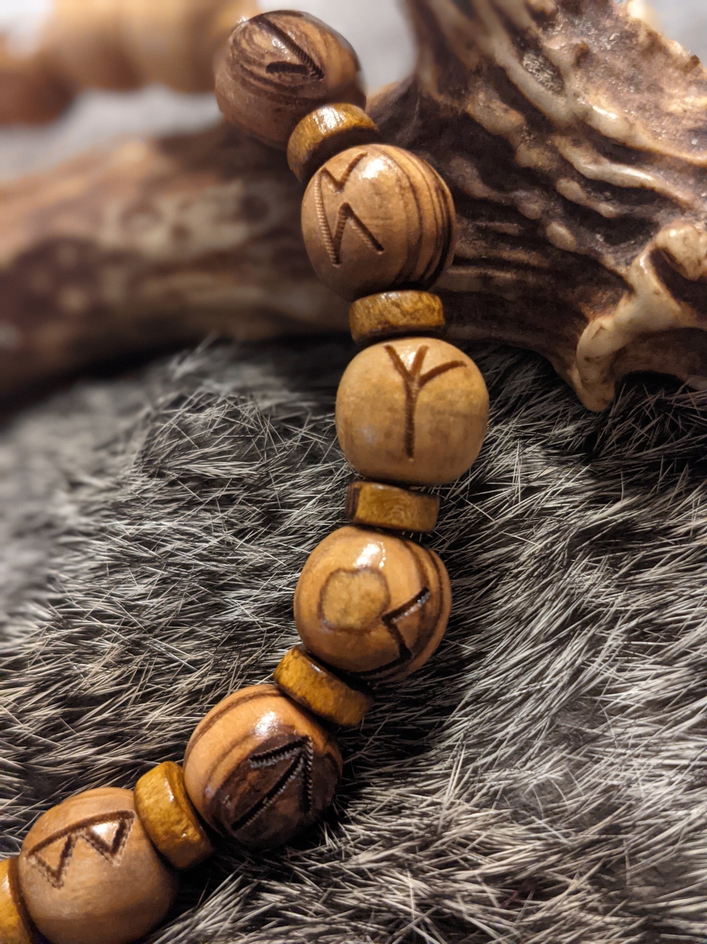 Heathen Runic Meditation Beads Shaman Asatru Volva Rune Bead Strand Beaded Wooden Necklace Galdr Chain