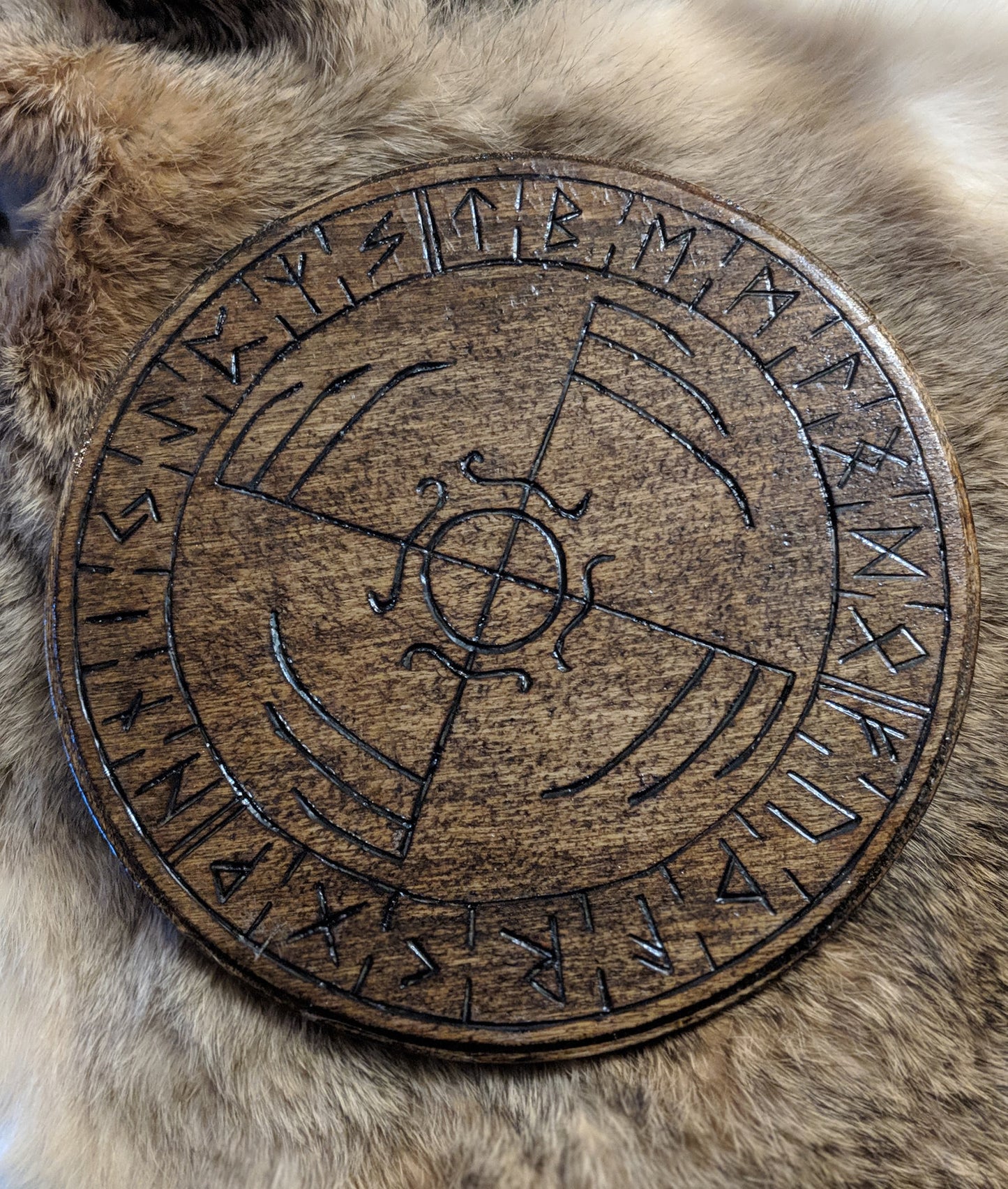 Ginfaxi Altar Plate Heathen Asatru Norse Pagan Religious Decor Pine Wood Elder Futhark Alphabet Runes Active Icelandic Magic Stave
